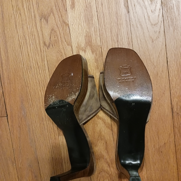 Heels - Picture 5 of 5